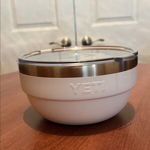 Yeti 1qt White Insulated Rambler Bowl with Clear Lid and Stainless Rim